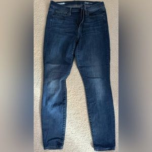 Women's GAP skinny jeans - size 32 (14) - medium wash